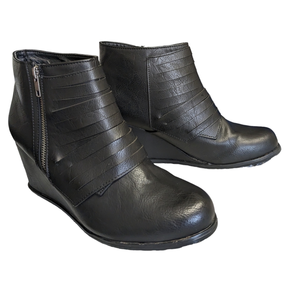 Banana Blues Black faux leather Ankle Boots with zipper and 3" wedges. NWOT/box